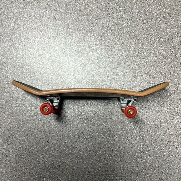 Tech Deck Mini Skateboards featuring Paul Rodriguez and Nick Tucker - Picture 4 of 9